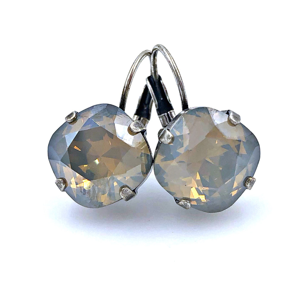 Queen Earrings - Lustrous